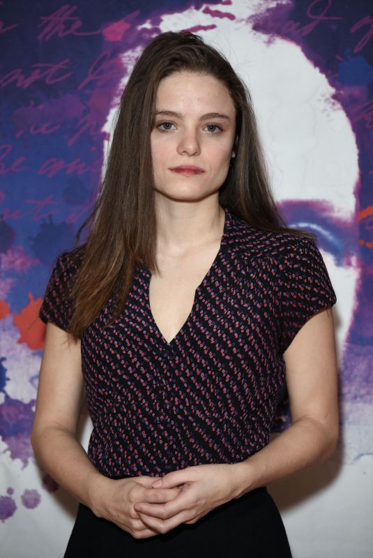 MIA VALLET at Father Figures Premiere in Hollywood 12/13/2017