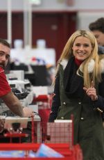 MICHELLE HUNZIKER Buys a Drone in a Store in Milan 12/04/2017