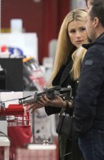 MICHELLE HUNZIKER Buys a Drone in a Store in Milan 12/04/2017