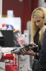 MICHELLE HUNZIKER Buys a Drone in a Store in Milan 12/04/2017