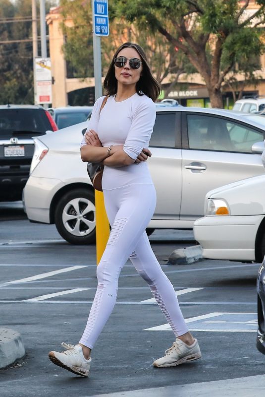 OLIVIA CULPO Shopping for Groceries at Whole Foods in Los Angeles 12/26/2017