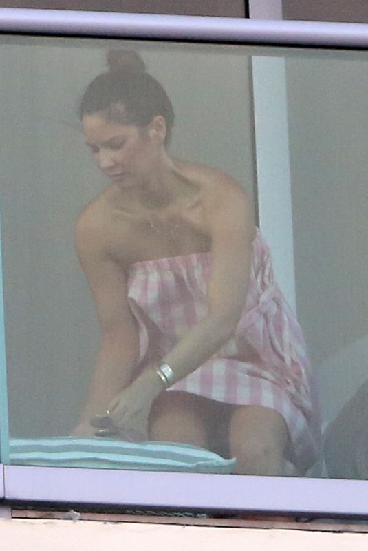 OLIVIA MUNN Out Relaxes in Miami 12/26/2017