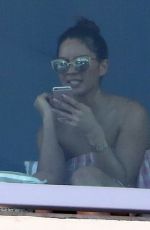 OLIVIA MUNN Out Relaxes in Miami 12/26/2017