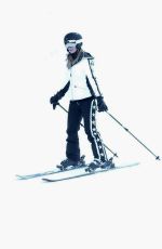 PARIS HILTON Out Skiing in Aspen 12/28/2017