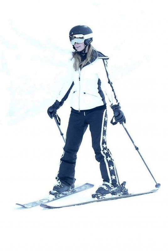 PARIS HILTON Out Skiing in Aspen 12/28/2017