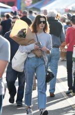 PHOEBE TONKIN Shopping at Farmers Market in Los Angeles 12/10/2017
