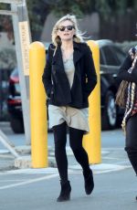 Pregnant KIRSTEN DUNST Out Shopping in Los Angeles 12/21/2017