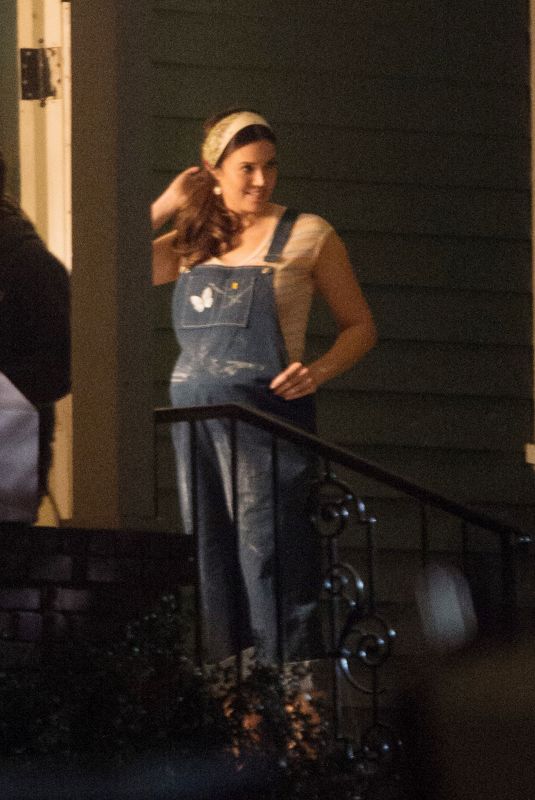 Pregnant MANDY MOORE on the Set of This is Us in Los Angeles 12/11/2017