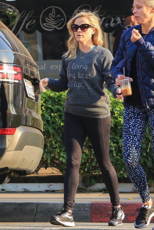 REESE WITHERSPOON Out for Breakfast at Caffe Luxxe in Brentwood 12/05/2017