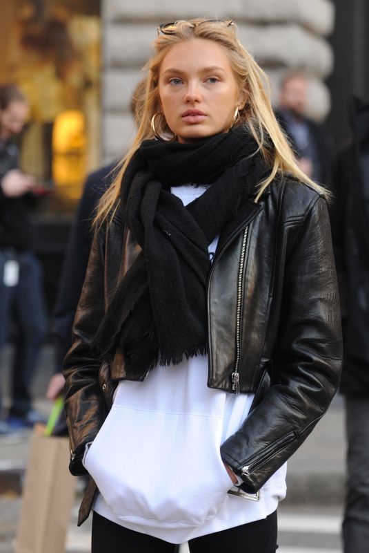 ROMEE STRIJD Out and About in New York 12/02/2017
