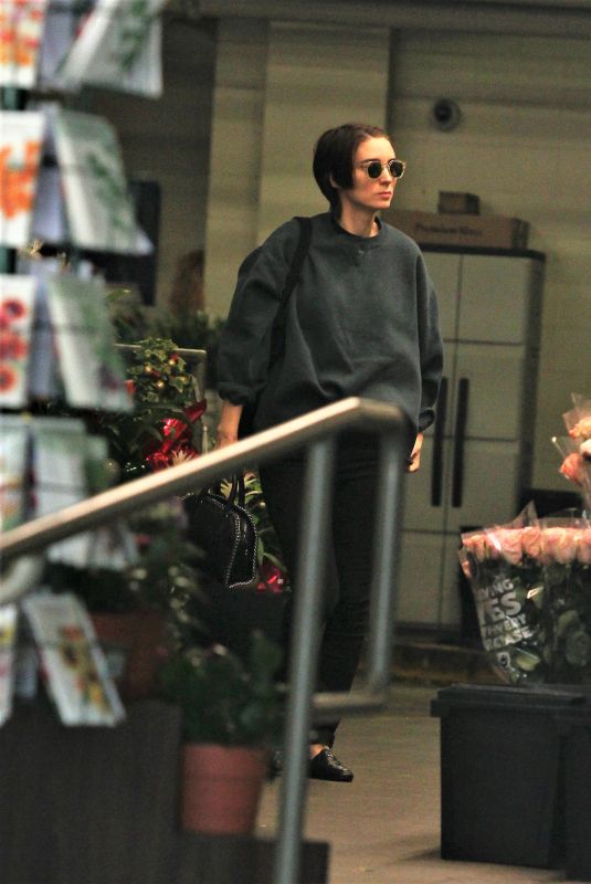 ROONEY MARA Leaves a Grocery Store in Beverly Hills 12/09/2017