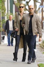 ROSIE HUNTINGTON-WHITELEY and Jason Statham Out Shopping in Los Angeles 12/23/2017