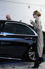 ROSIE HUNTINGTON-WHITELEY and Jason Statham Out Shopping in Los Angeles 12/23/2017