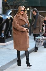 ROSIE HUNTINGTON-WHITELEY Out and About in New York 12/07/2017