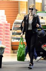 ROSIE HUNTINGTON-WHITELEY Out Shopping in Los Angeles 12/31/2017