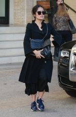 SALMA HAYEK Shopping at Barney