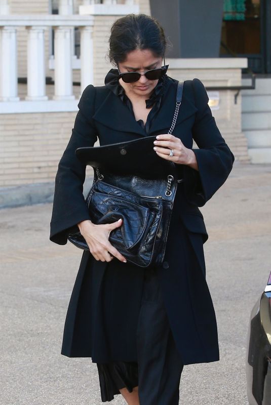 SALMA HAYEK Shopping at Barney