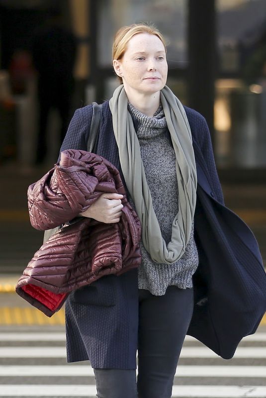SAMANTHA SLOYAN at Los Angeles International Airport 12/09/2017