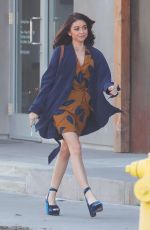 SARAH HYLAND on the Set of Modern Family 12/07/2017