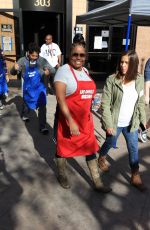 SHAR JACKSON at LA Mission Serves Christmas to the Homeless in Los Angeles 12/22/2017