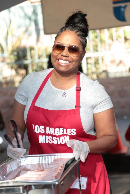 SHAR JACKSON at LA Mission Serves Christmas to the Homeless in Los Angeles 12/22/2017