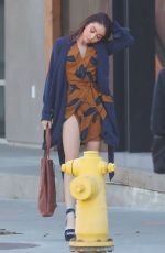 SOFIA VERGARA and SARAH HYLAND on the Set of Modern Family in Venice Beach 12/07/2017