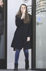 SOFIA VERGARA and SARAH HYLAND on the Set of Modern Family in Venice Beach 12/07/2017