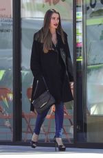 SOFIA VERGARA and SARAH HYLAND on the Set of Modern Family in Venice Beach 12/07/2017