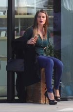SOFIA VERGARA and SARAH HYLAND on the Set of Modern Family in Venice Beach 12/07/2017