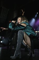 STACY FERGIE FERGUSON Perfors at 2017 WBLI falalalalalafest in New York 12/17/2017