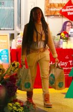 TARAJI P. HENSON Shopping at Whole Foods in Canyon Country 11/22/2017