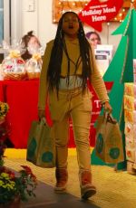 TARAJI P. HENSON Shopping at Whole Foods in Canyon Country 11/22/2017