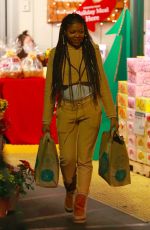 TARAJI P. HENSON Shopping at Whole Foods in Canyon Country 11/22/2017