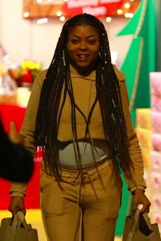TARAJI P. HENSON Shopping at Whole Foods in Canyon Country 11/22/2017