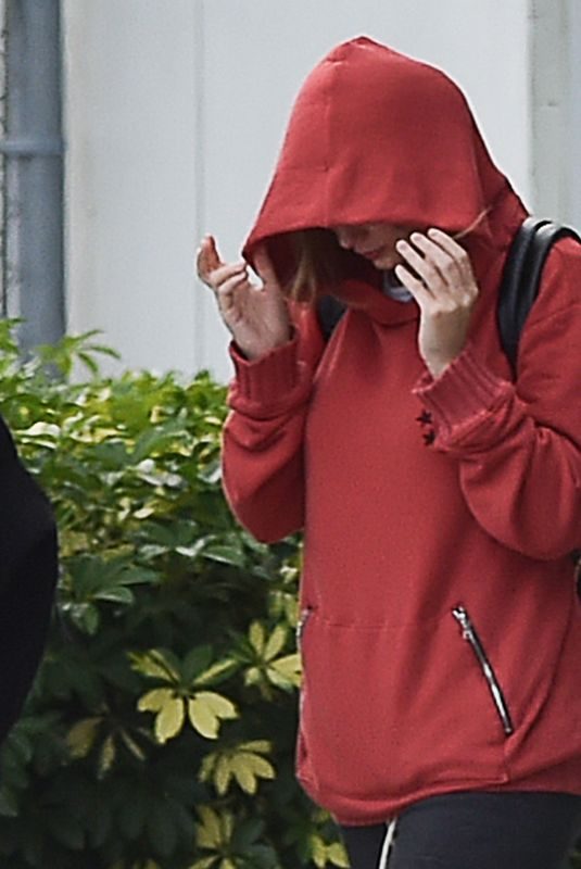 TAYLOR SWIFT Arrives on the Set of Her New Music Video in Miami 12/19/2017