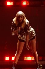 TAYLOR SWIFT Performs at Iheartradio 102.7 Kiis FM’s Jingle Ball in Los Angeles 12/01/2017