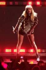 TAYLOR SWIFT Performs at Kiis FM’s Jingle Ball in Los Angeles 12/01/2017
