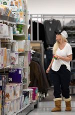 TORI SPELLING Shopping at Target in Woodland Hills 12/04/2017