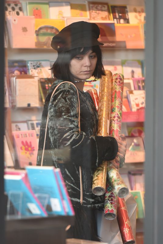VANESSA HUDGENS Shopping at Pier 1 Imports in Los Angeles 12/20/2017