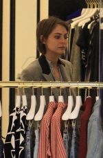WILLA HOLLAND Shopping at The Grove in Los Angeles 12/04/2017