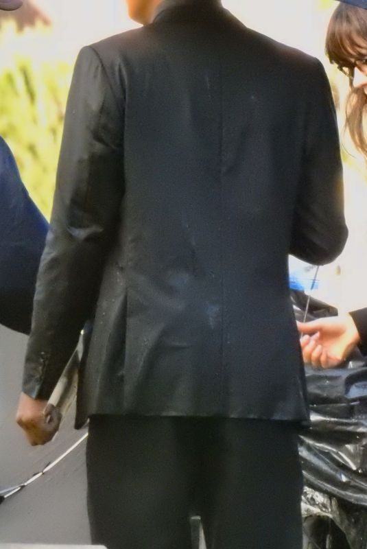 ZOOEY DESCHANEL on the Set of New Girl in Los Angeles 12/04/2017