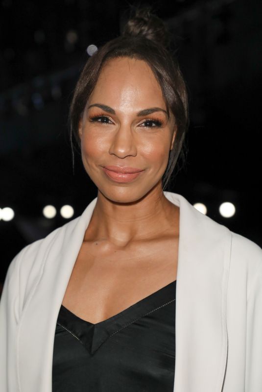 AMANDA BRUGEL at 24th Annual Cocktails with the SAG Awards in Los Angeles 01/18/2018