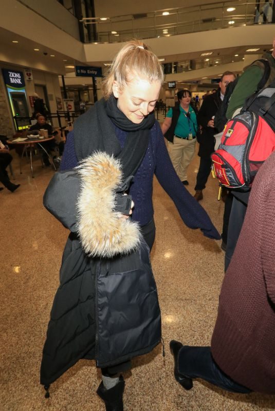 ANNA BARYSHNIKOV at Salt Lake City International Airport in Park City 01/18/2018