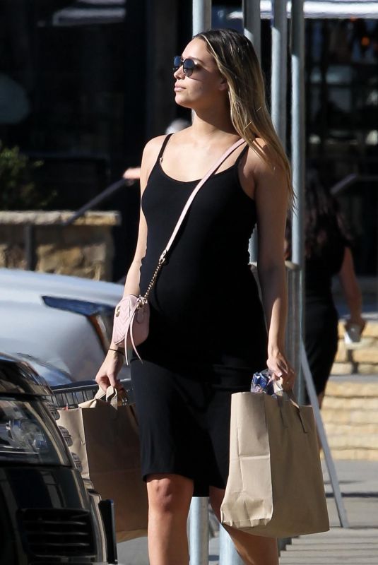 APRIL LOVE GEARY Out Shopping for Groceries in Malibu 01/23/2018