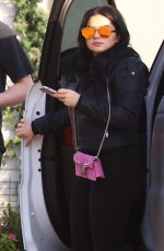 ARIEL WINTER Arrives at a Friend