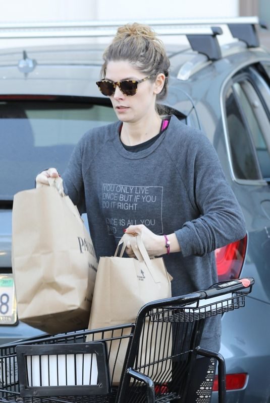 ASHLEY GREENE Shopping at Pavilions Grocery Store in Beverly Hills 01/25/2018