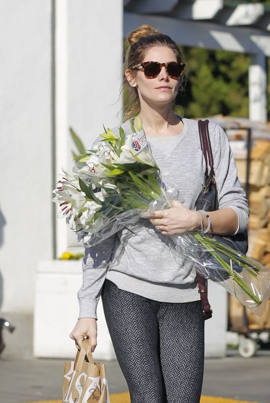 ASHLEY GREENE Shopping for Grocery and Flower in Beverly Hills 01/10/2018