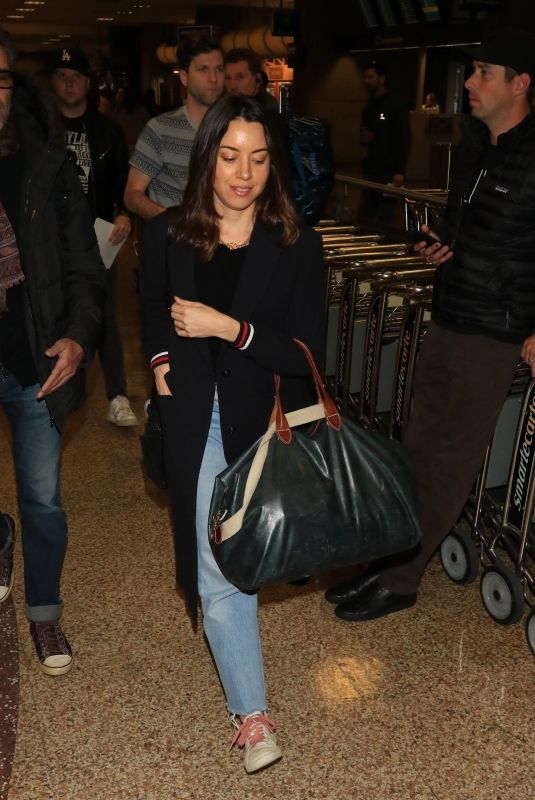 AUBREY PLAZA at Salt Lake City International Airport in Park City 01/18/2018