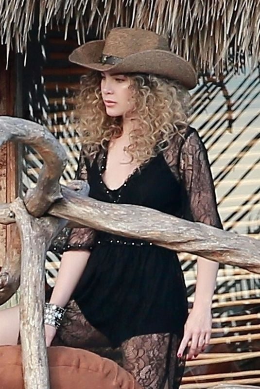 BELINDA PEREGRIN on the Set of a Photoshoot in Tulum 01/12/2018