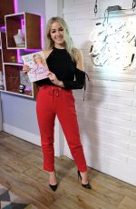 CHLOE LUKASIAK Promotes Her Book in Los Angeles 01/16/2018